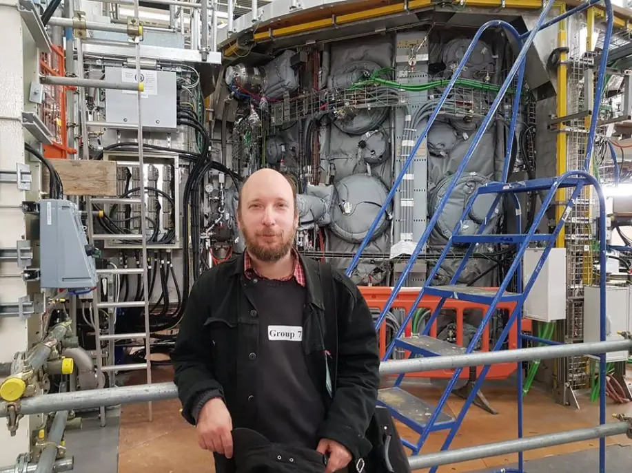 Tükör által homályosan